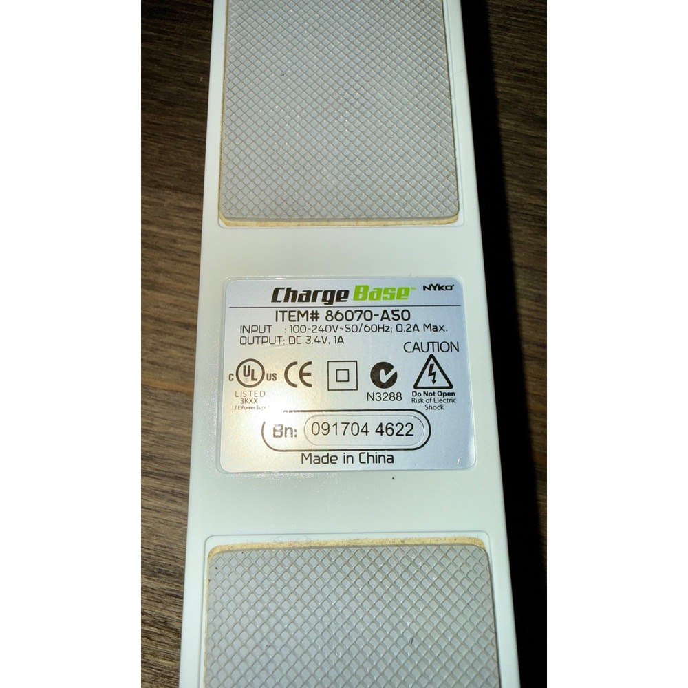 Nyko Charge Base Charging Station Wii Dual Dock 86070-A50 - Picture 7 of 8